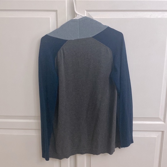 🌸 2/$10 Bela NYC Cardigan - Picture 5 of 7